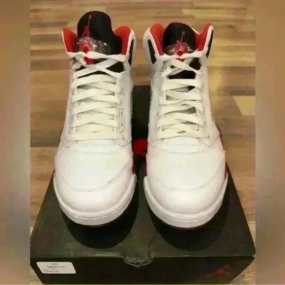 Air Jordan 5's retro size 8 white black and red - Picture 2 of 5